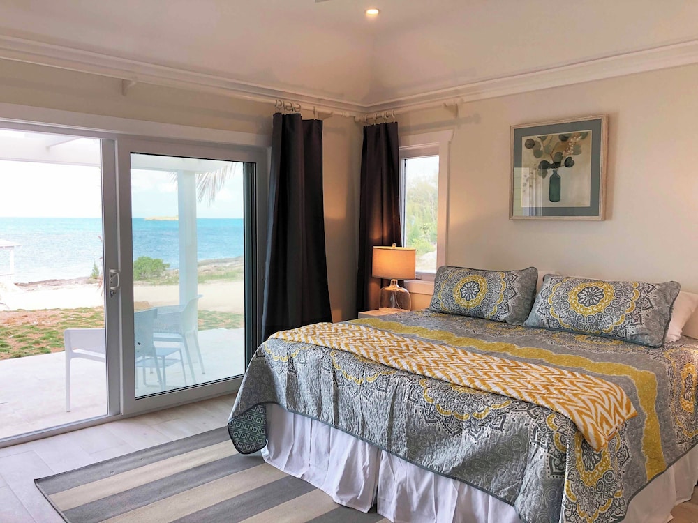 Oceanfront Elegance: New Home With Dock Kayaks And Pool — 4-Star Luxury Hotel in Governor's Harbour, Bahamas