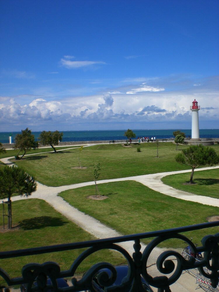 Le Clos Du Galion Ile De Ré - carbon neutral hotel in Saint-Martin-De-Re