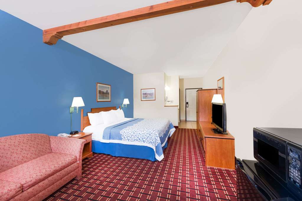 Days Inn & Suites by Wyndham Lordsburg - photo 9