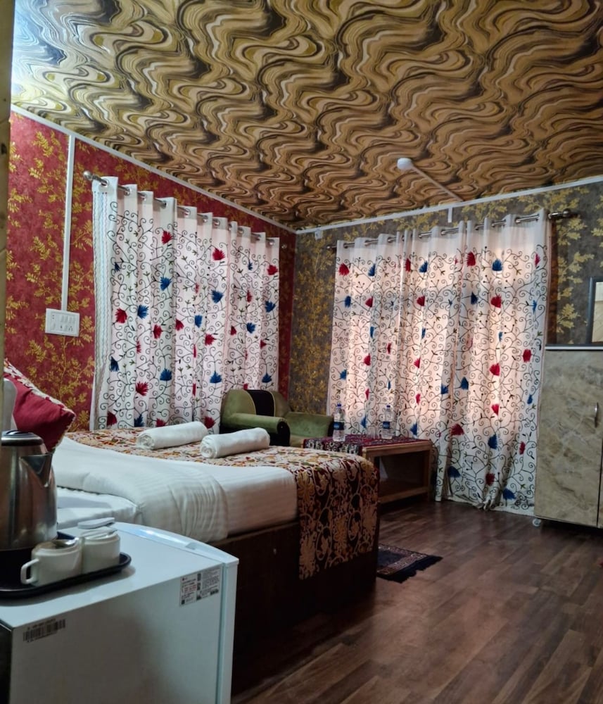 Goroomgo Blue Pine Jammu & Kashmir in Anantnag, India