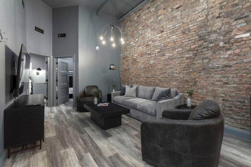 The Urban Bourbon. Sip and Savor — 4-Star Luxury Hotel in Louisville, United States
