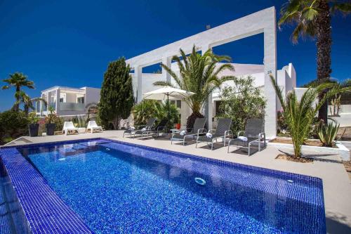 Villa Arola — 4-Star Luxury Hotel in Sant Josep De Sa Talaia, Spain