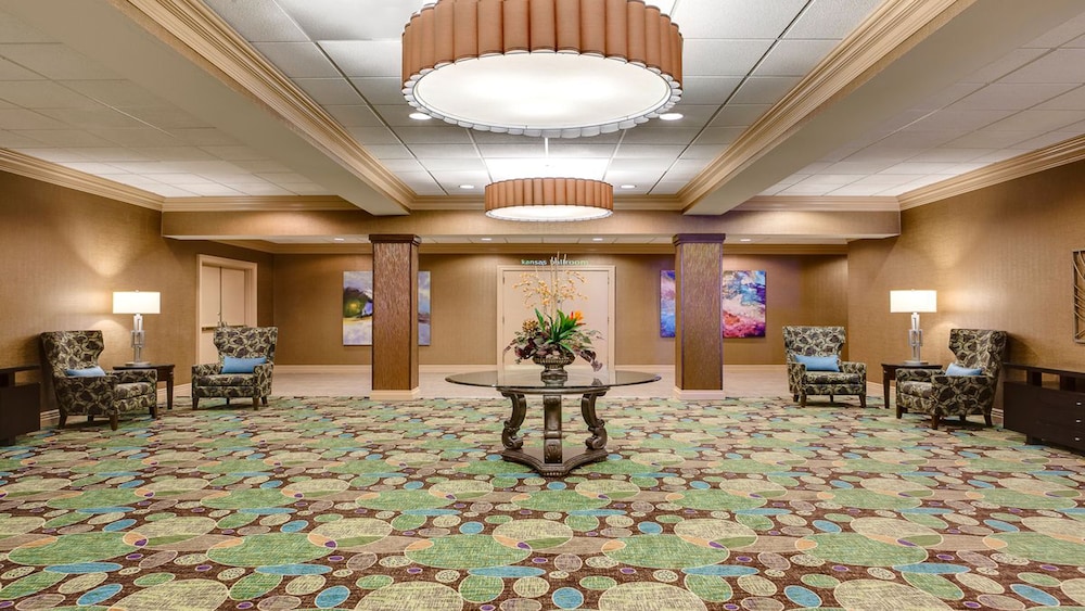 Holiday Inn & Suites Overland Park West by IHG - photo 46