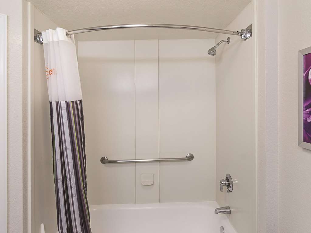 Howard Johnson by Wyndham Sacramento Downtown - photo 32