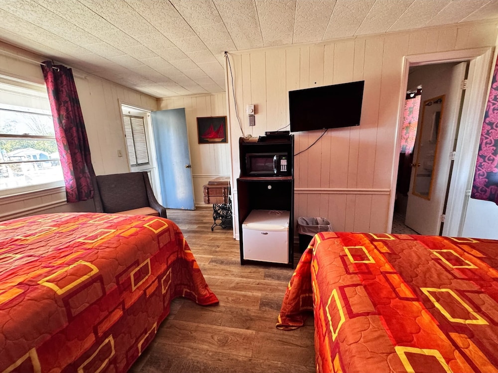 Chesterfield Hotel by OYO Hwy 9 - photo 24