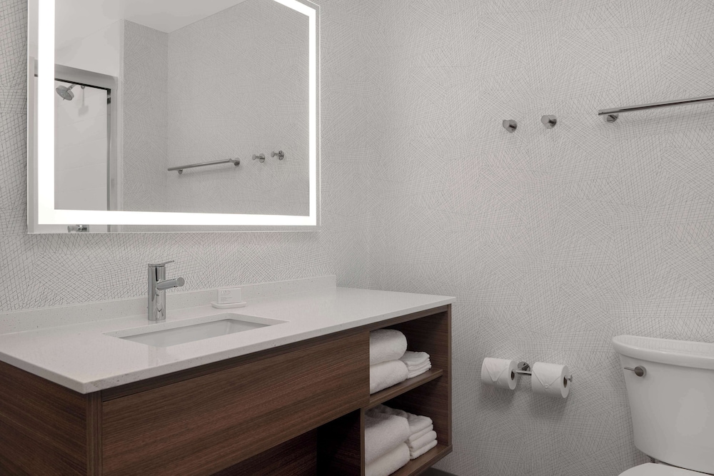Home2 Suites by Hilton Sheboygan - photo 27