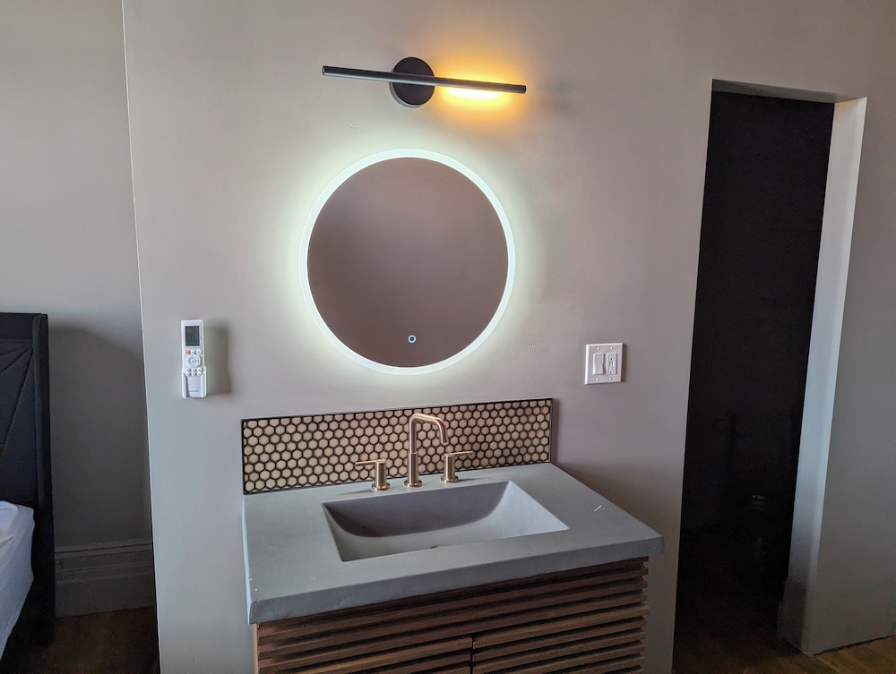 The Well Hotel & Taproom - photo 18