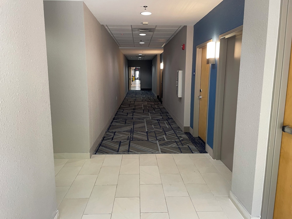 Holiday Inn Express Hotel & Suites Raleigh SW NC State by IHG - photo 94
