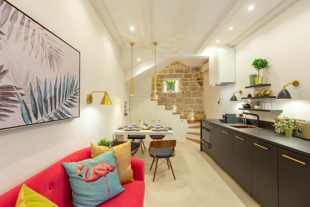 Old Town House With Lush Private Garden — 4-Star Luxury Hotel in Dubrovnik, Croatia