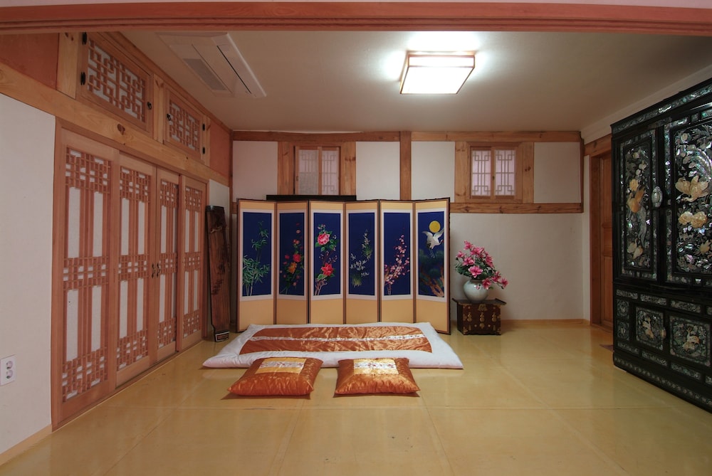 Luxury Hanok Stay Sunshine — 4-Star Luxury Hotel in Seoul, South Korea