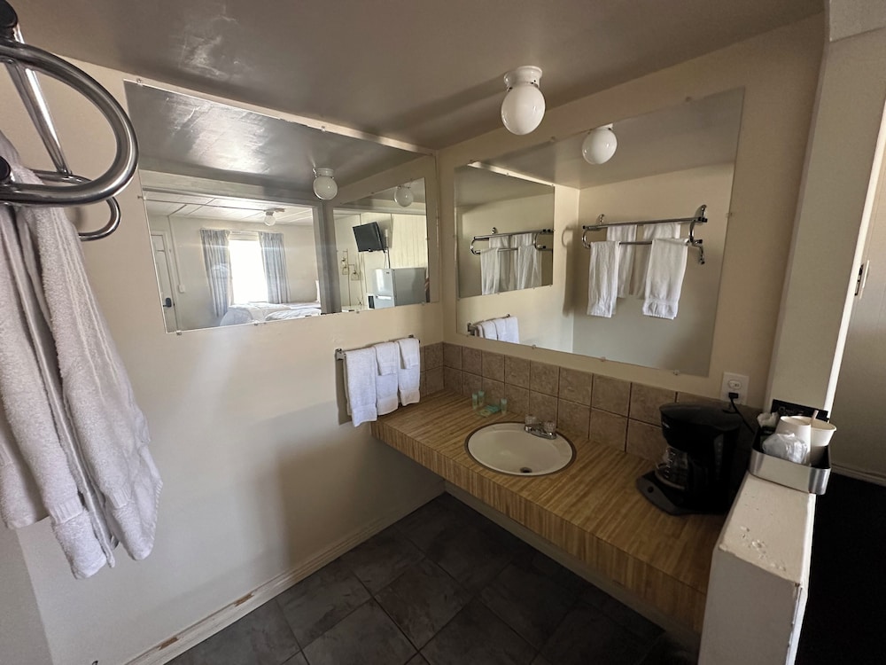 Grand Central Motel - photo 21