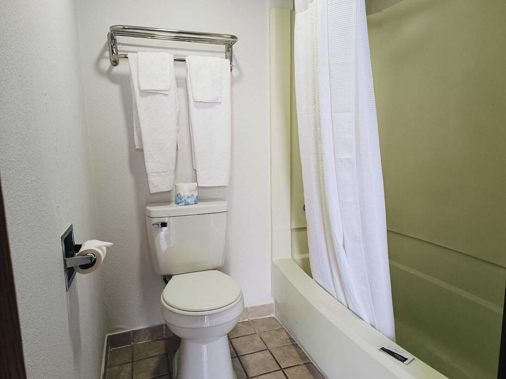 Lawton Hotel - photo 20