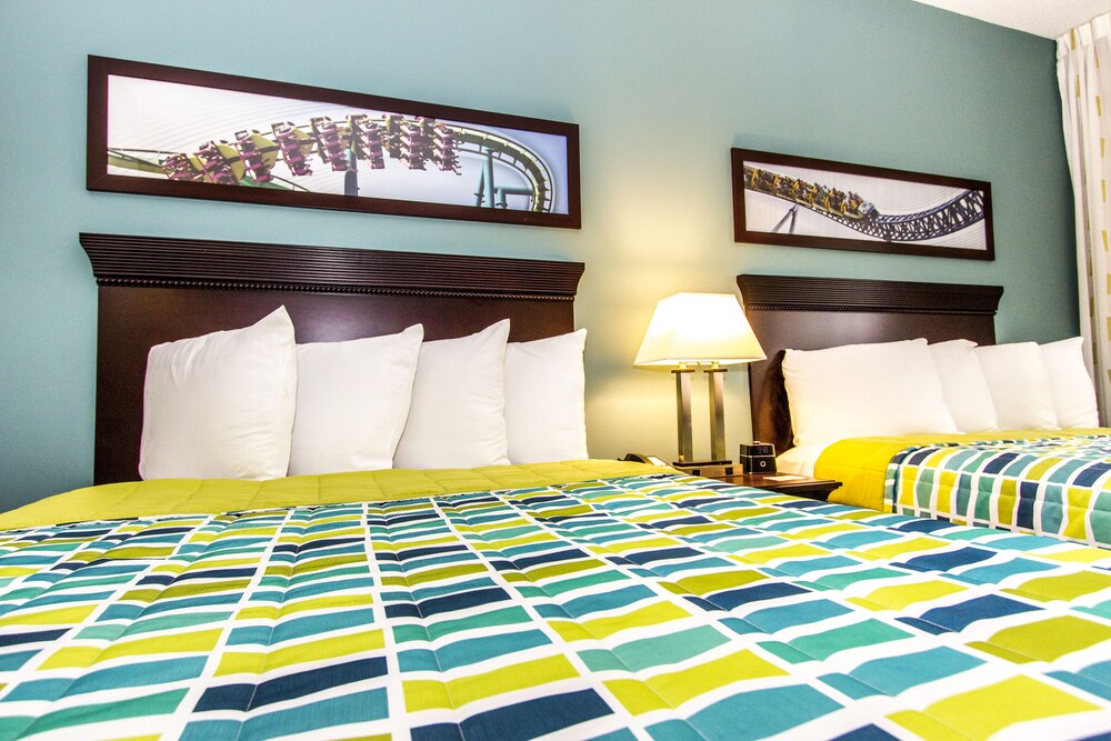 Cedar Point's Express Hotel - photo 10