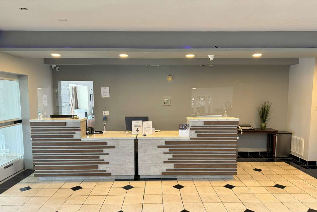 La Quinta Inn & Suites by Wyndham Tulare - photo 12