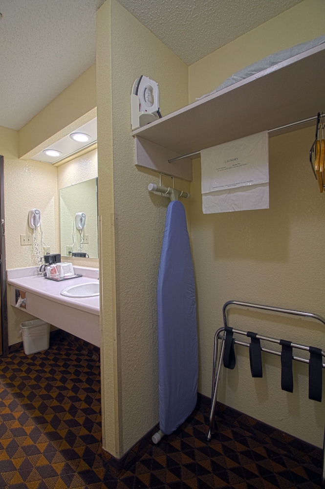 Geneva Motel Inn - photo 22