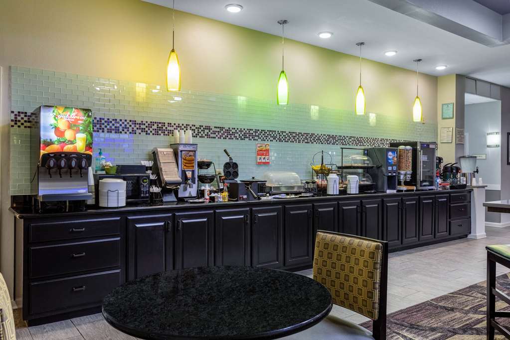 La Quinta Inn & Suites by Wyndham Huntsville Airport Madison - photo 29