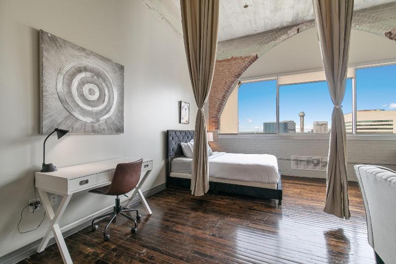 Luxury Downtown Dallas Stay by Amyfinehouse - photo 295