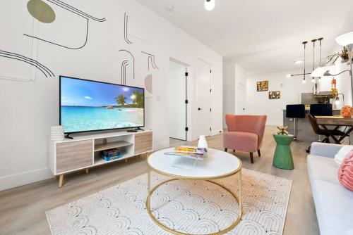 Contemporary Luxury BR EWR AIRPT Nyc Free Pkng Prudential CNTR American Dream Mall — 4-Star Luxury Hotel in Elizabeth, United States