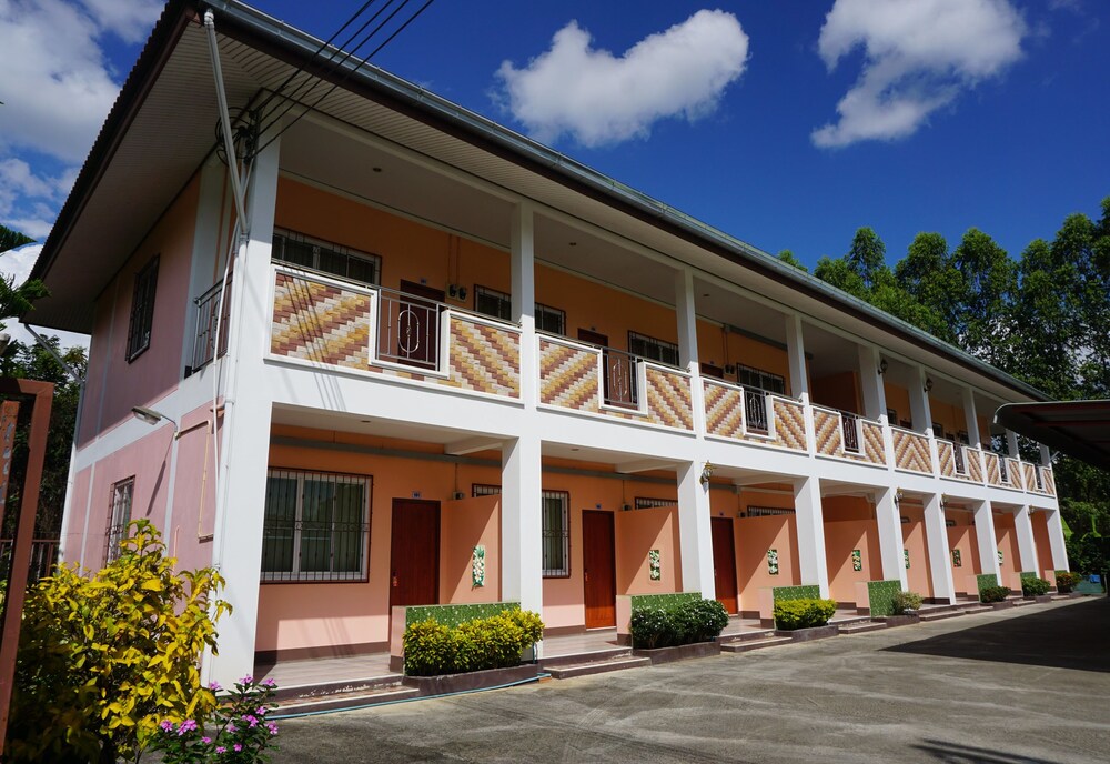 Kanoktid Place - carbon neutral hotel in Fang