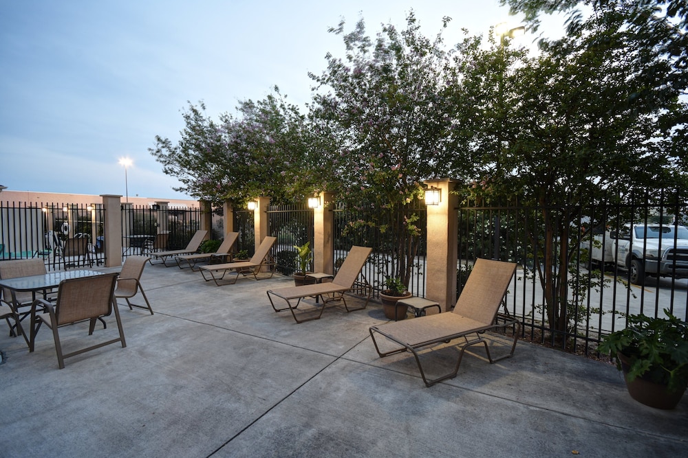 Holiday Inn Express & Suites Del Rio by IHG - photo 46