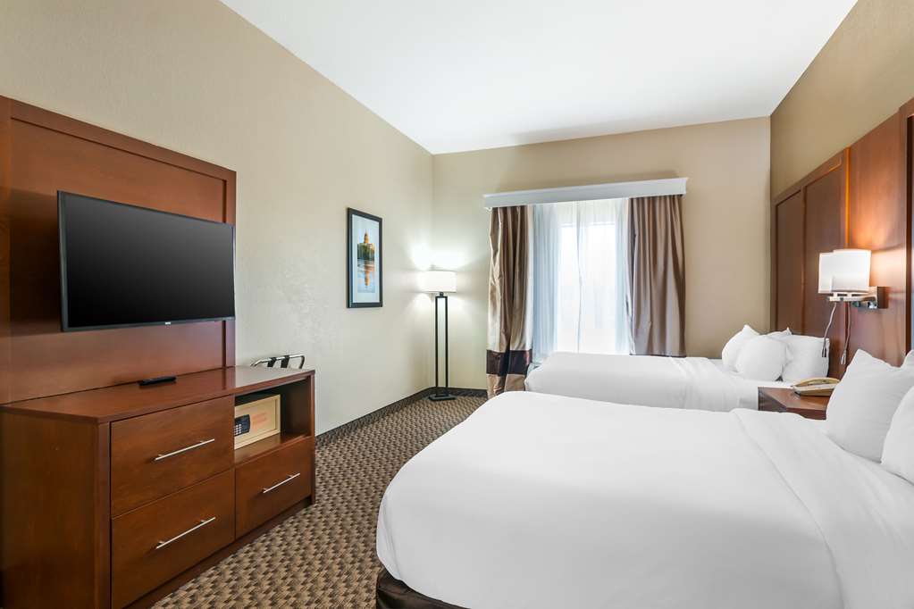 Comfort Suites Jefferson City - photo 39