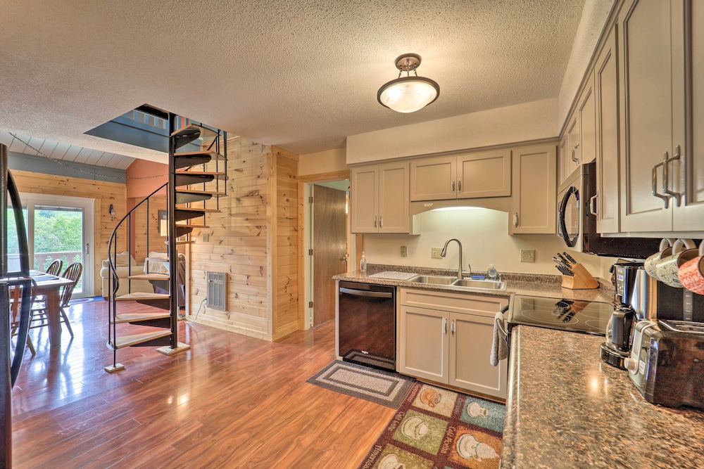 Cozy Condo: Walk to Resort 9 Mi to Sugar Mountain - featured photo