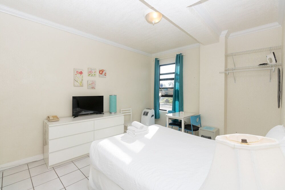 467 Studio Hollywood Beach Resort - photo 6