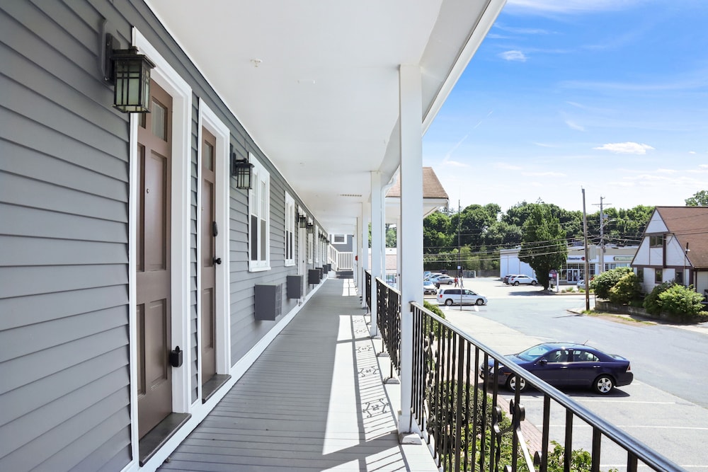 The Beverly - photo 31