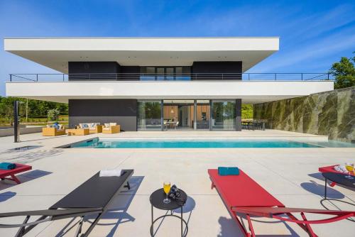 Villa She Luxury — 4-Star Luxury Hotel in Groznjan, Croatia