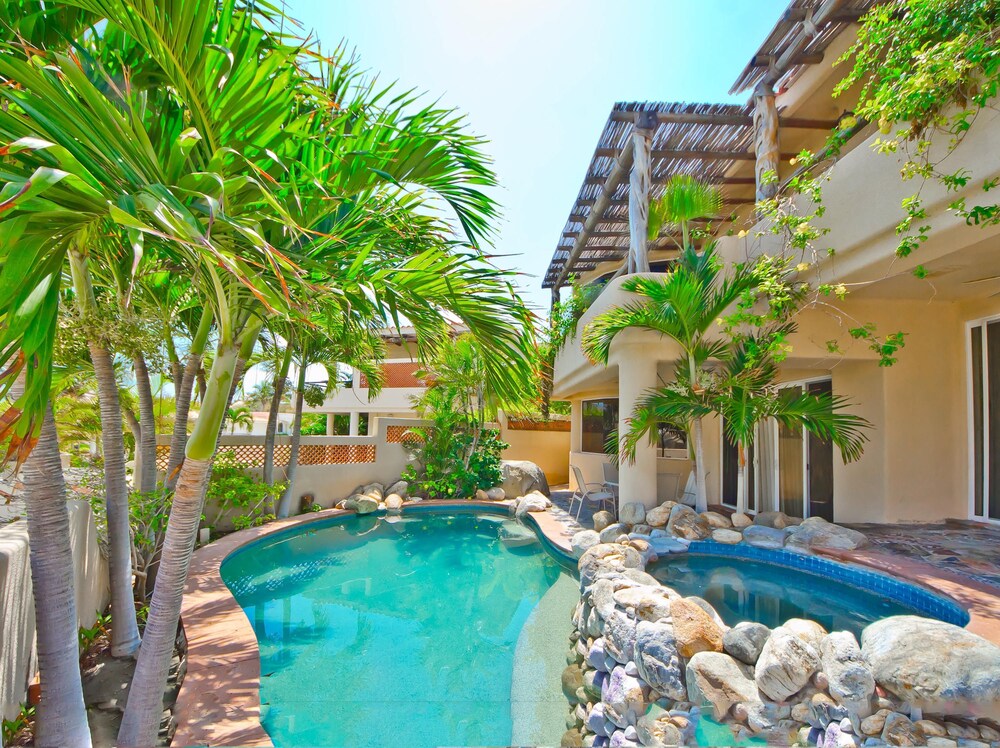 Spacious with Convenient Cabo Location Villa Ballena — 4-Star Luxury Hotel in Cabo San Lucas, Mexico