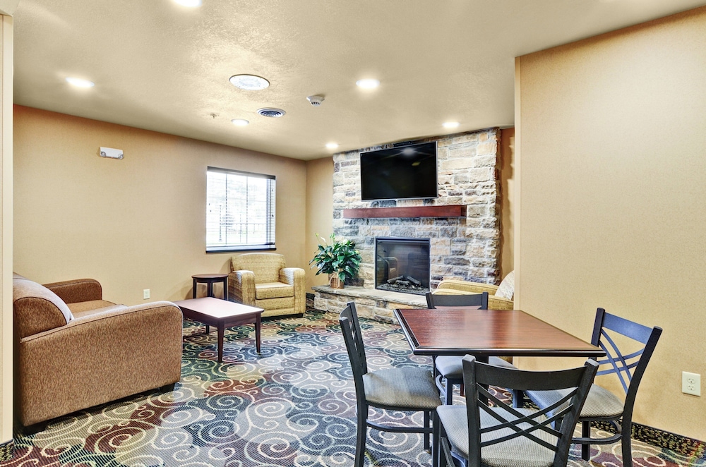 Cobblestone Inn & Suites Ambridge - photo 2