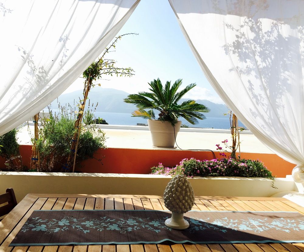Villa A Madonnuzza casa sul mare splendide terrazze panoramiche — 4-Star Luxury Hotel in Santa Marina Salina, Italy