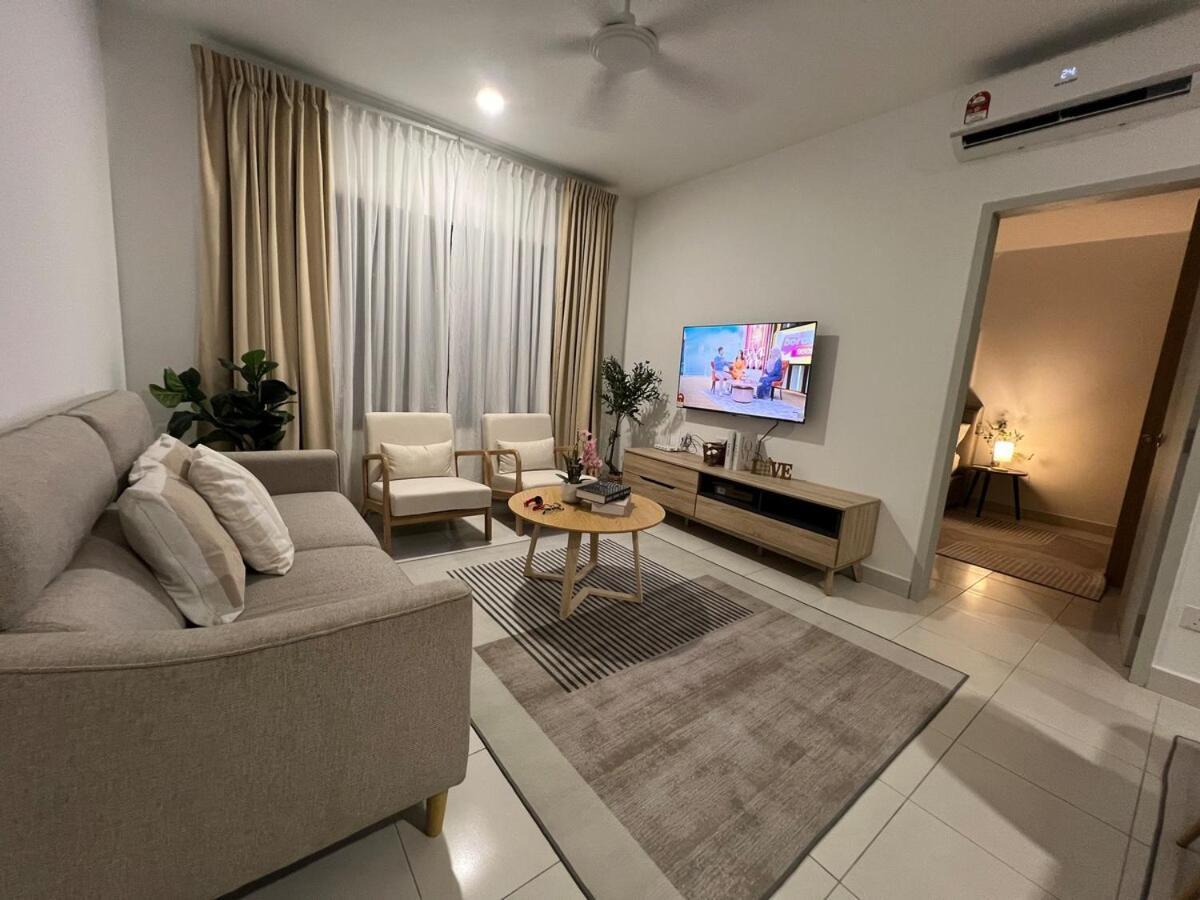 Arena KLIA Fully Aircond by ZoomSpace — 4-Star Luxury Hotel in Sepang, Malaysia