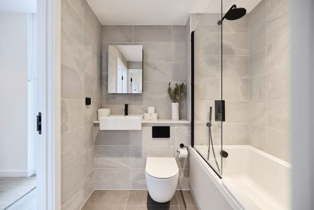 The Tottenham Classic 2BDR Flat with Balcony — 4-Star Luxury Hotel in London, United Kingdom