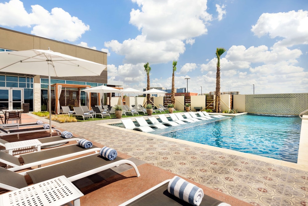 Embassy Suites by Hilton San Antonio Landmark - photo 43