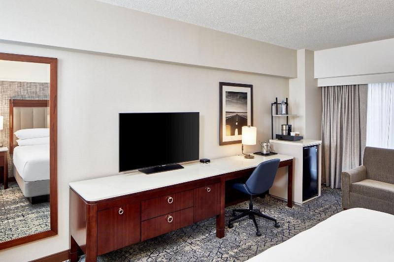 Sheraton Indianapolis Hotel at Keystone Crossing - photo 32