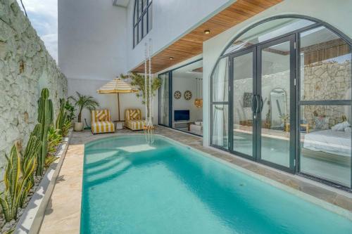 The Coral Villa 3 BR Brand New Villa in Umalas — 4-Star Luxury Hotel in Kerobokan, Indonesia