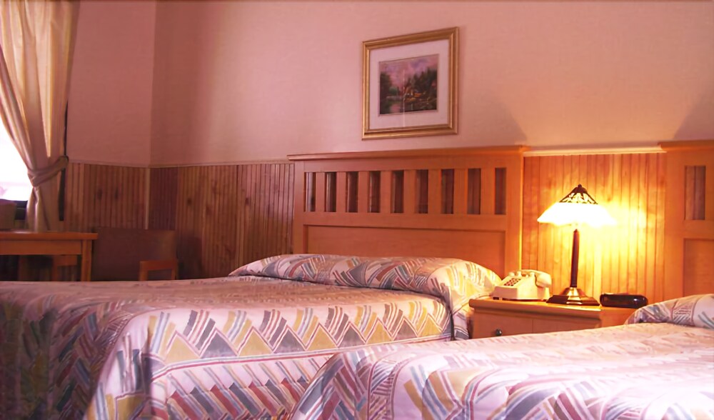 Woodlake Inn - photo 3