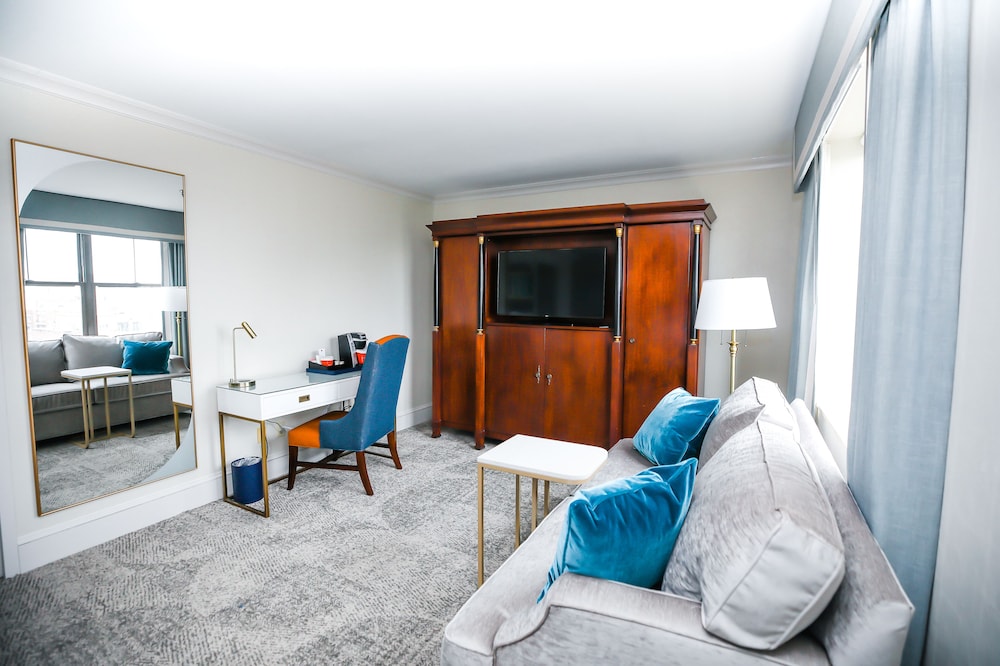 The Dunhill Hotel - photo 10