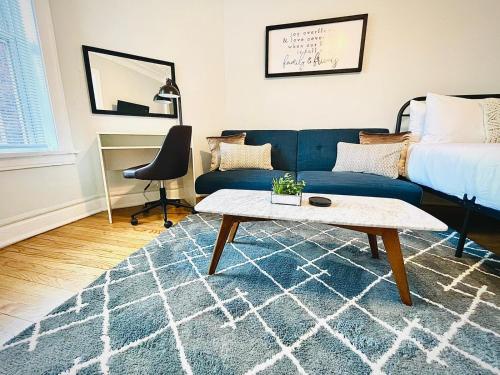 City Charm Studio Apt close to Shops Ashland 04 — 4-Star Luxury Hotel in Chicago, United States