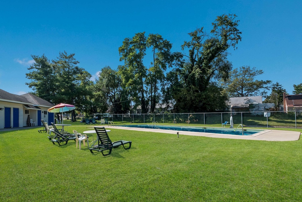Rodeway Inn Brooklawn NJ - photo 33