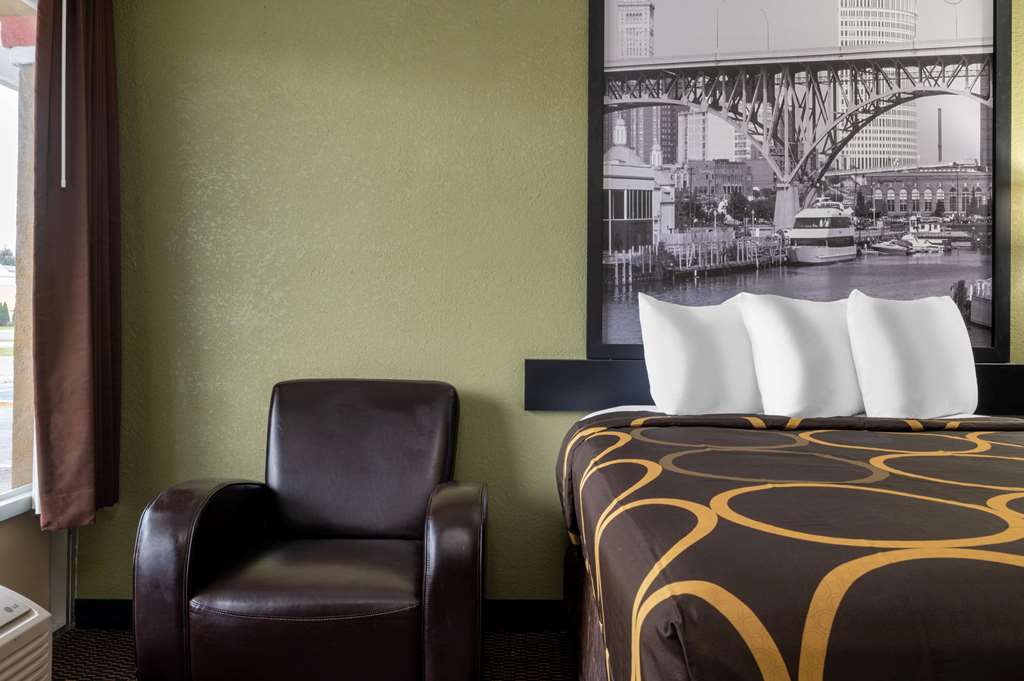 Super 8 by Wyndham Perrysburg Toledo - photo 11