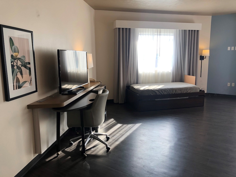 Holiday Inn Omaha Downtown Waterpark by IHG - photo 10