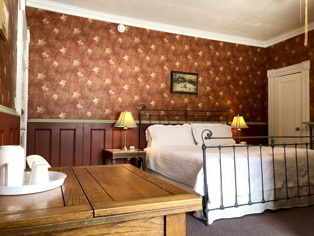 Rogues Harbor Inn - photo 17