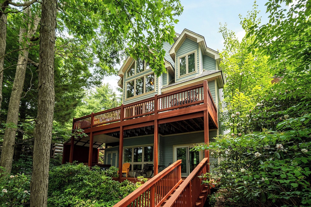 Loch Haven in Mchenry, United States