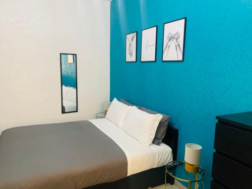 San Marco 13 L T — 4-Star Luxury Hotel in Naples, Italy