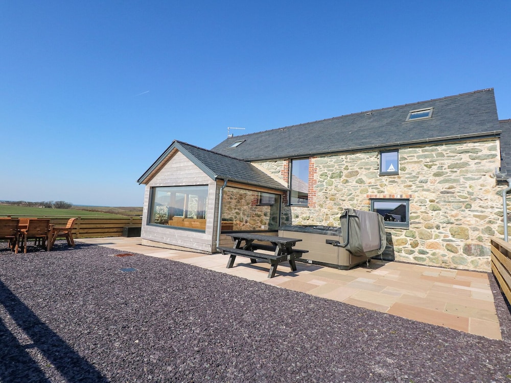 3 Trem y Mor - carbon neutral hotel in Holyhead
