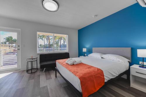 Amazing Balcony Studio at the beach with Parking M44 — 4-Star Luxury Hotel in Hollywood, United States