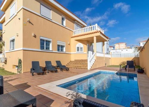 Flatguest Villa Veneguera — 4-Star Luxury Hotel in San Bartolome De Tirajana, Spain