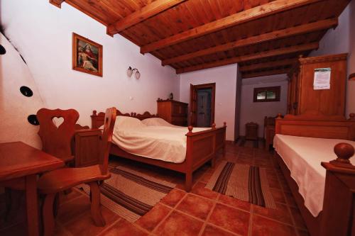 Ócsárdi Tópanzió — hotel in Villany